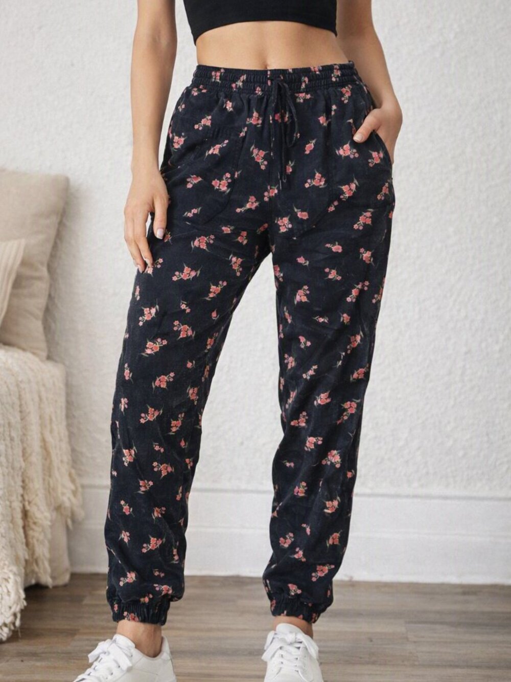 PINK Victoria’s Secret Black Floral Jogger Pants Women’s Size Small